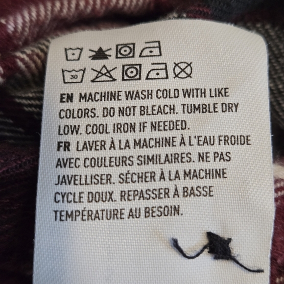 American Eagle Outfitters Red Black Gray Plaid Gingham Flannel Mens Shirt size S - Picture 10 of 11